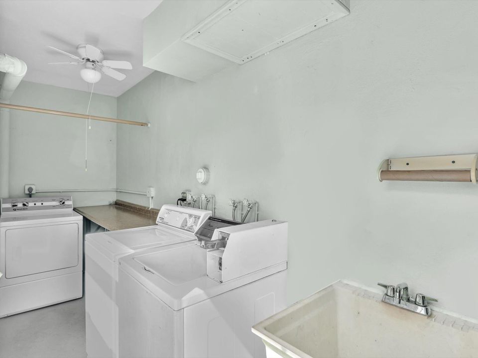 Active With Contract: $185,000 (2 beds, 1 baths, 798 Square Feet)