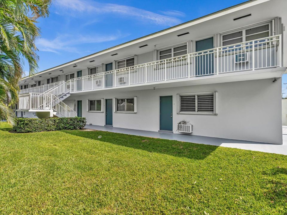 Active With Contract: $185,000 (2 beds, 1 baths, 798 Square Feet)