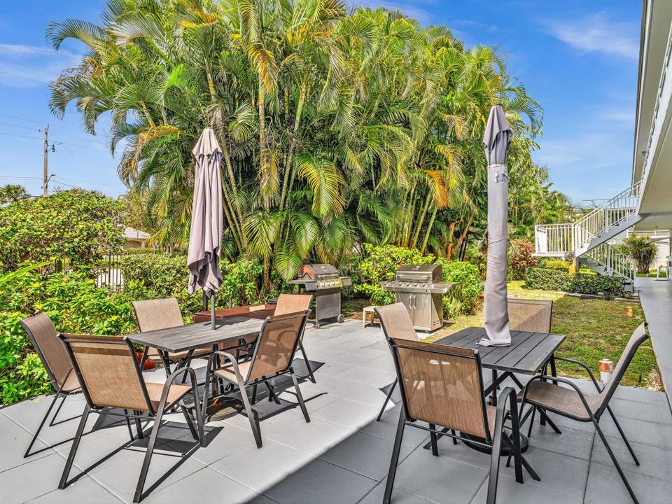 Active With Contract: $185,000 (2 beds, 1 baths, 798 Square Feet)