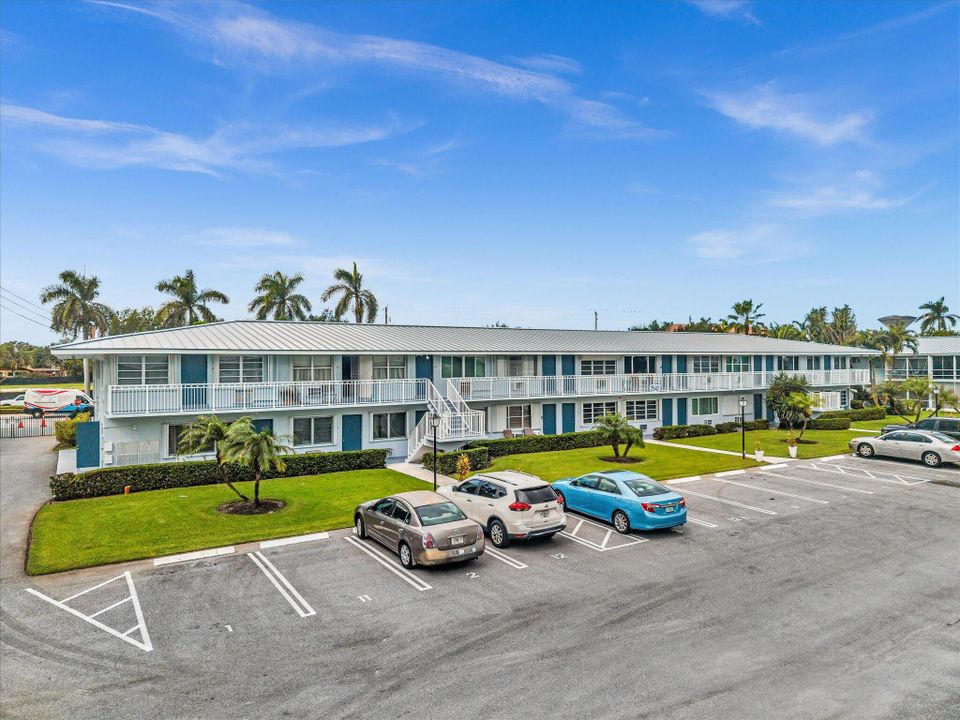 Active With Contract: $185,000 (2 beds, 1 baths, 798 Square Feet)