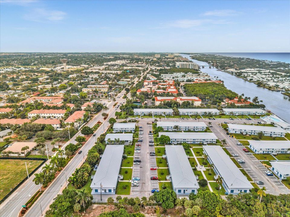 Active With Contract: $185,000 (2 beds, 1 baths, 798 Square Feet)