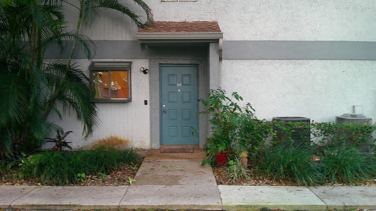 For Rent: $2,275 (2 beds, 2 baths, 1000 Square Feet)