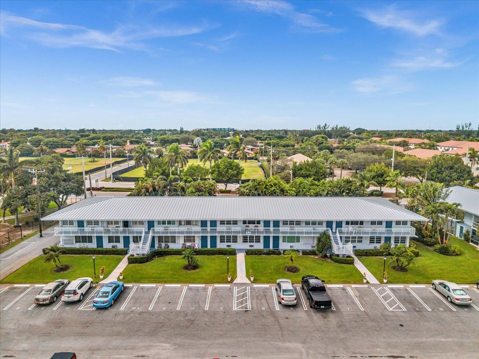 Active With Contract: $185,000 (2 beds, 1 baths, 798 Square Feet)