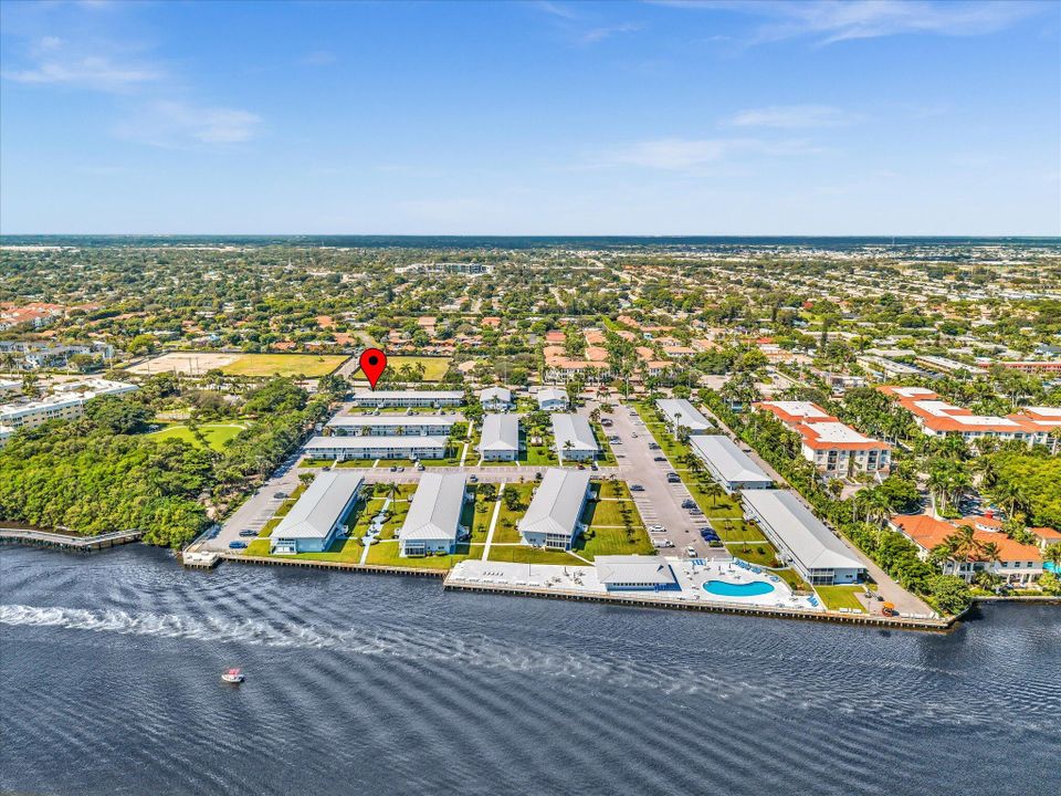 Active With Contract: $185,000 (2 beds, 1 baths, 798 Square Feet)