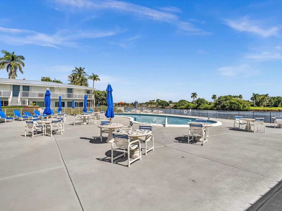 Active With Contract: $185,000 (2 beds, 1 baths, 798 Square Feet)