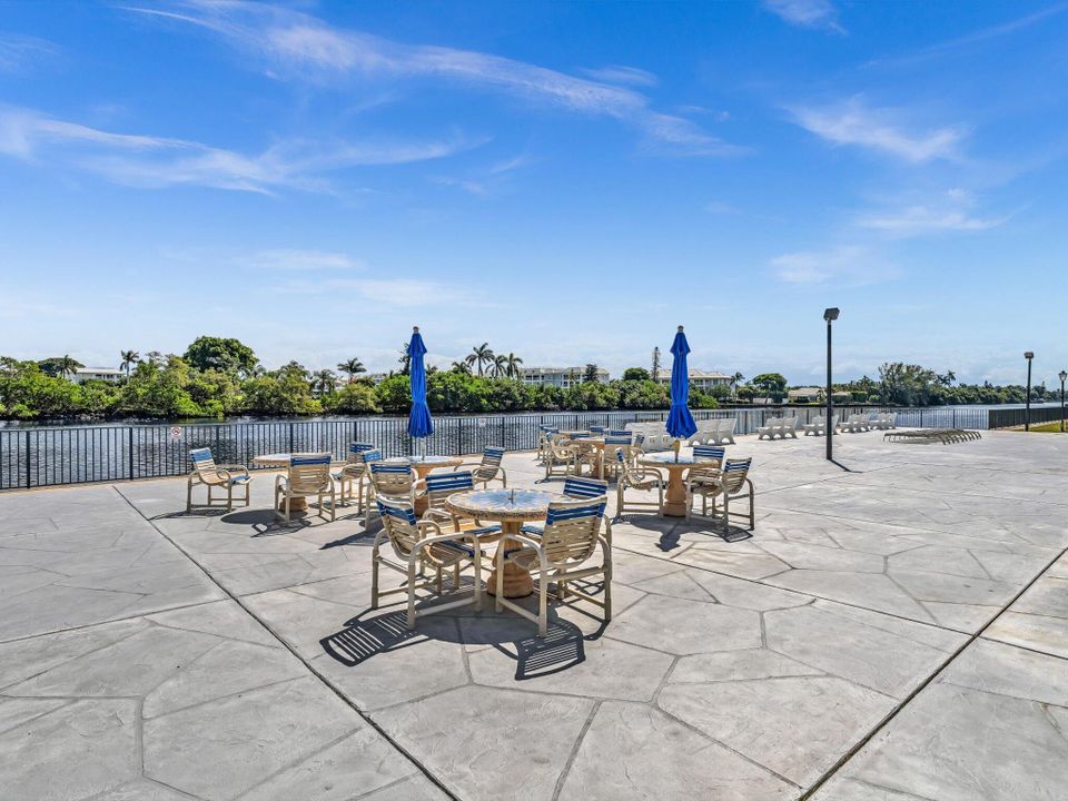 Active With Contract: $185,000 (2 beds, 1 baths, 798 Square Feet)