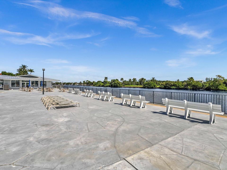 Active With Contract: $185,000 (2 beds, 1 baths, 798 Square Feet)