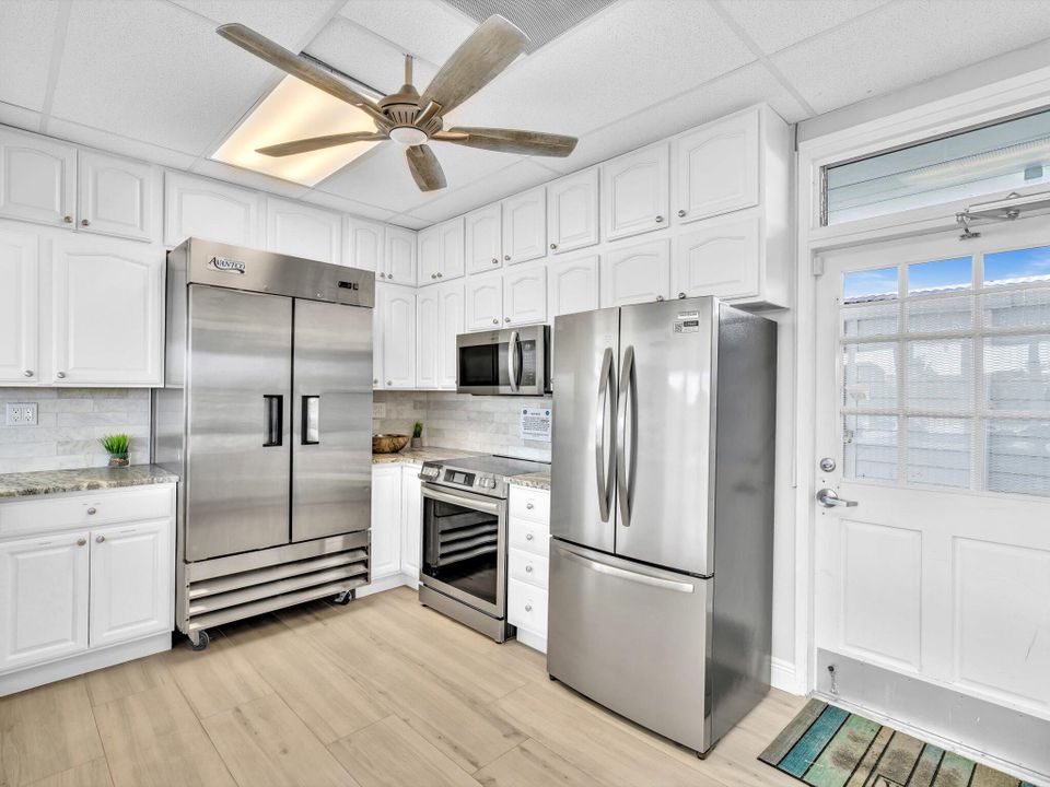 Active With Contract: $185,000 (2 beds, 1 baths, 798 Square Feet)