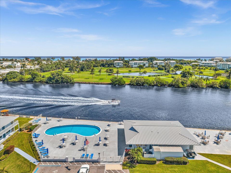 Active With Contract: $185,000 (2 beds, 1 baths, 798 Square Feet)