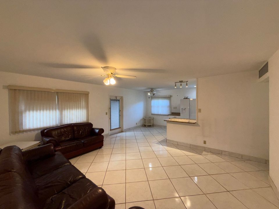 待售: $79,500 (2 贝兹, 2 浴室, 880 平方英尺)