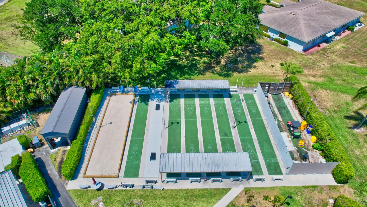 For Sale: $225,000 (1 beds, 1 baths, 994 Square Feet)