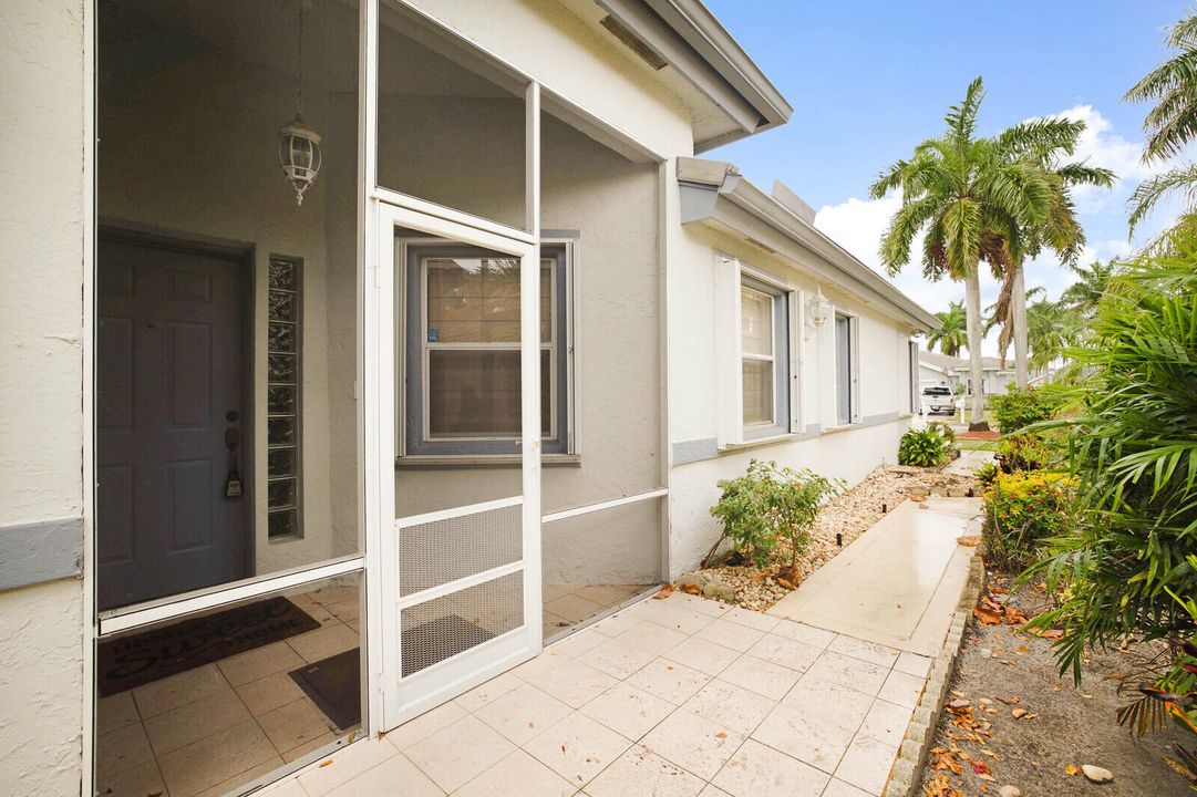 合同活跃: $3,400 (3 贝兹, 2 浴室, 1733 平方英尺)