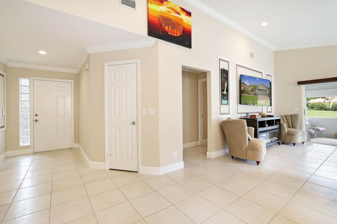 合同活跃: $3,400 (3 贝兹, 2 浴室, 1733 平方英尺)