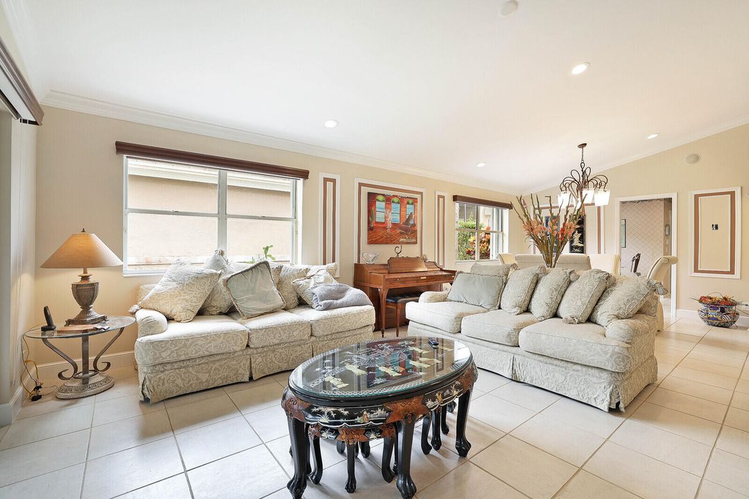 合同活跃: $3,400 (3 贝兹, 2 浴室, 1733 平方英尺)