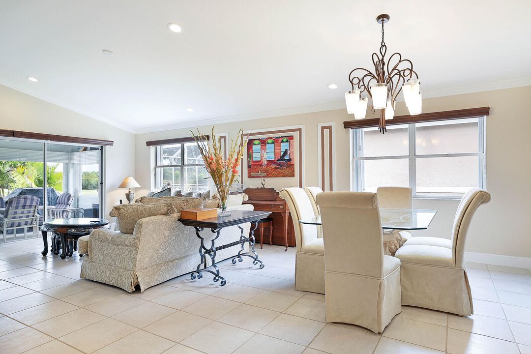 合同活跃: $3,400 (3 贝兹, 2 浴室, 1733 平方英尺)