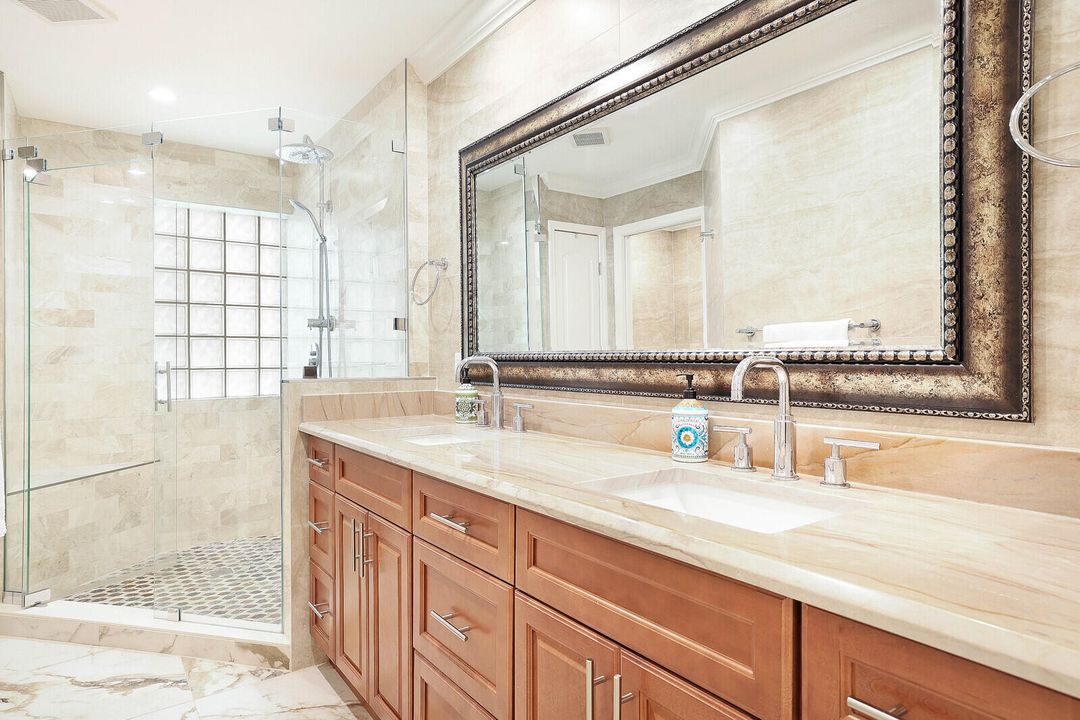 合同活跃: $3,400 (3 贝兹, 2 浴室, 1733 平方英尺)