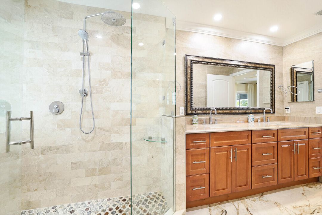 合同活跃: $3,400 (3 贝兹, 2 浴室, 1733 平方英尺)