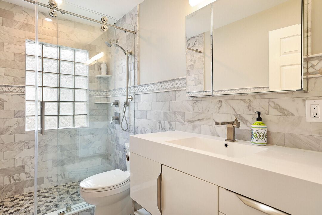 合同活跃: $3,400 (3 贝兹, 2 浴室, 1733 平方英尺)