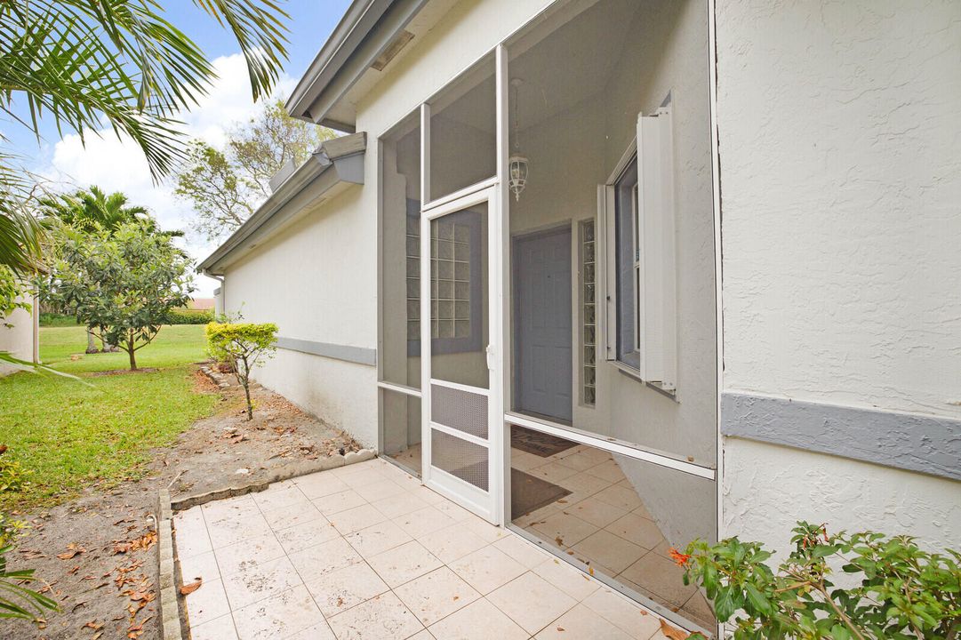 合同活跃: $3,400 (3 贝兹, 2 浴室, 1733 平方英尺)