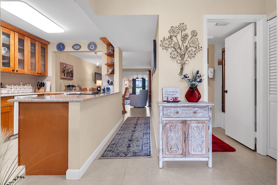 待售: $239,900 (2 贝兹, 2 浴室, 1220 平方英尺)