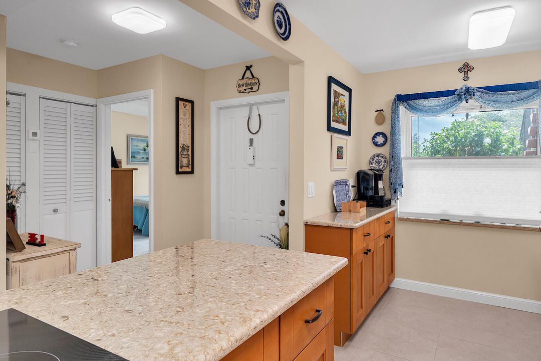 待售: $239,900 (2 贝兹, 2 浴室, 1220 平方英尺)