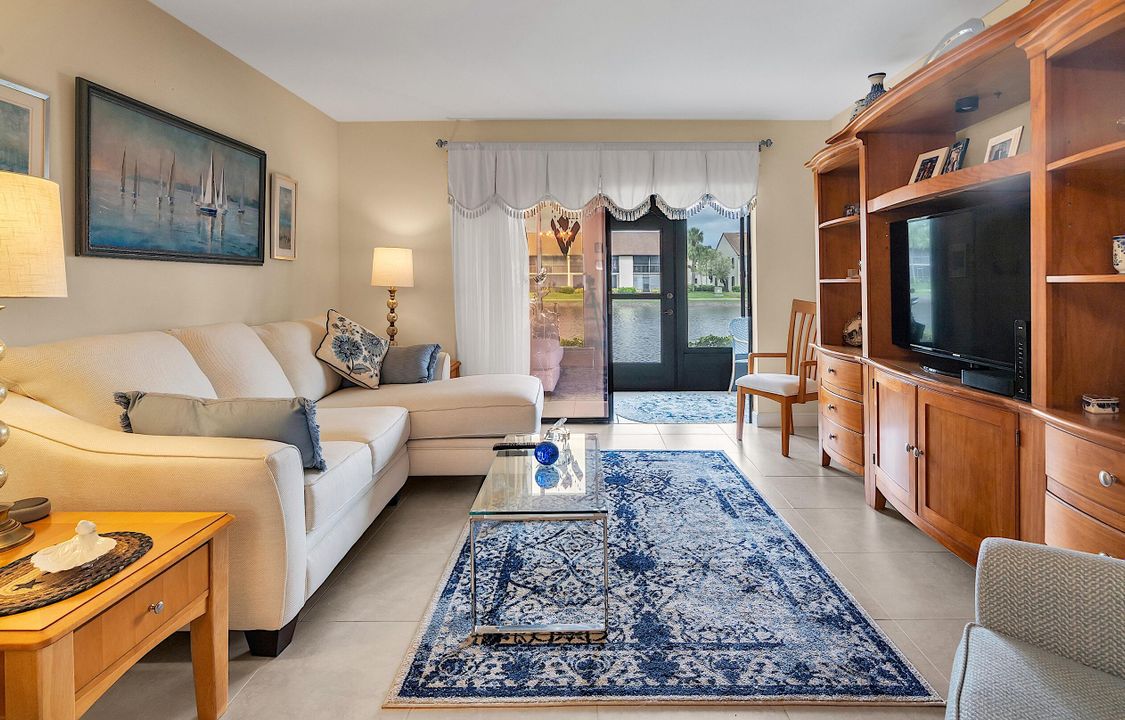 待售: $239,900 (2 贝兹, 2 浴室, 1220 平方英尺)