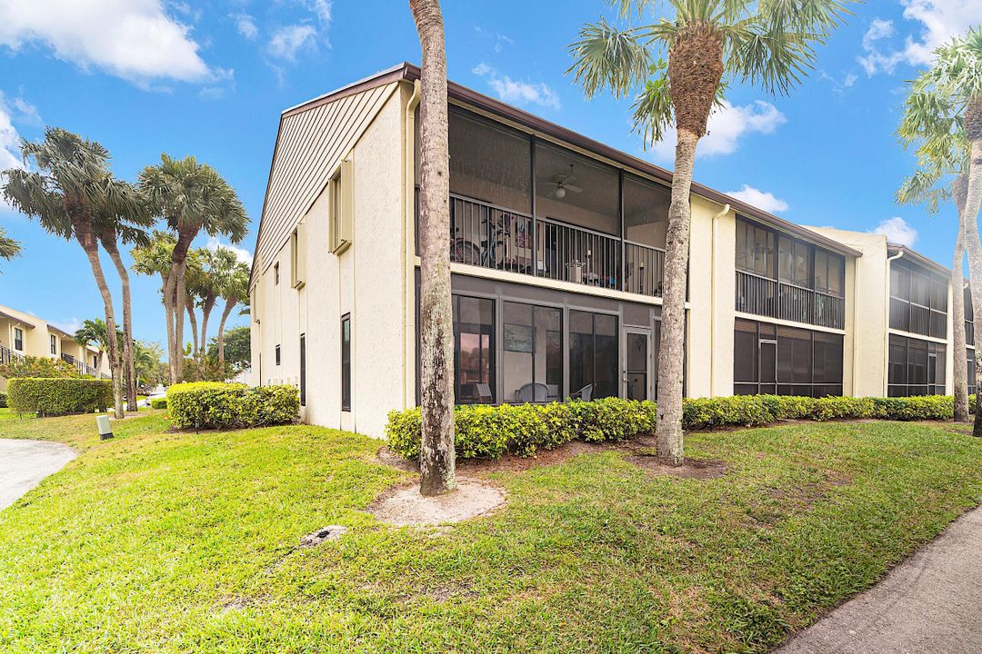 待售: $239,900 (2 贝兹, 2 浴室, 1220 平方英尺)