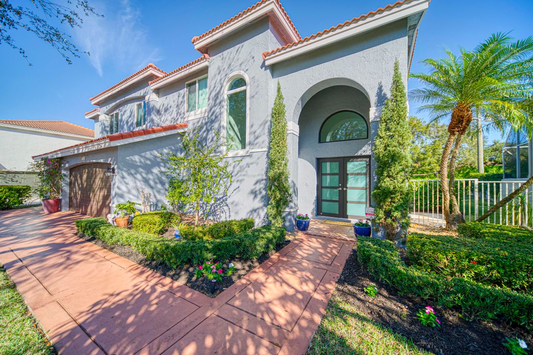 合同活跃: $1,027,000 (5 贝兹, 2 浴室, 2341 平方英尺)