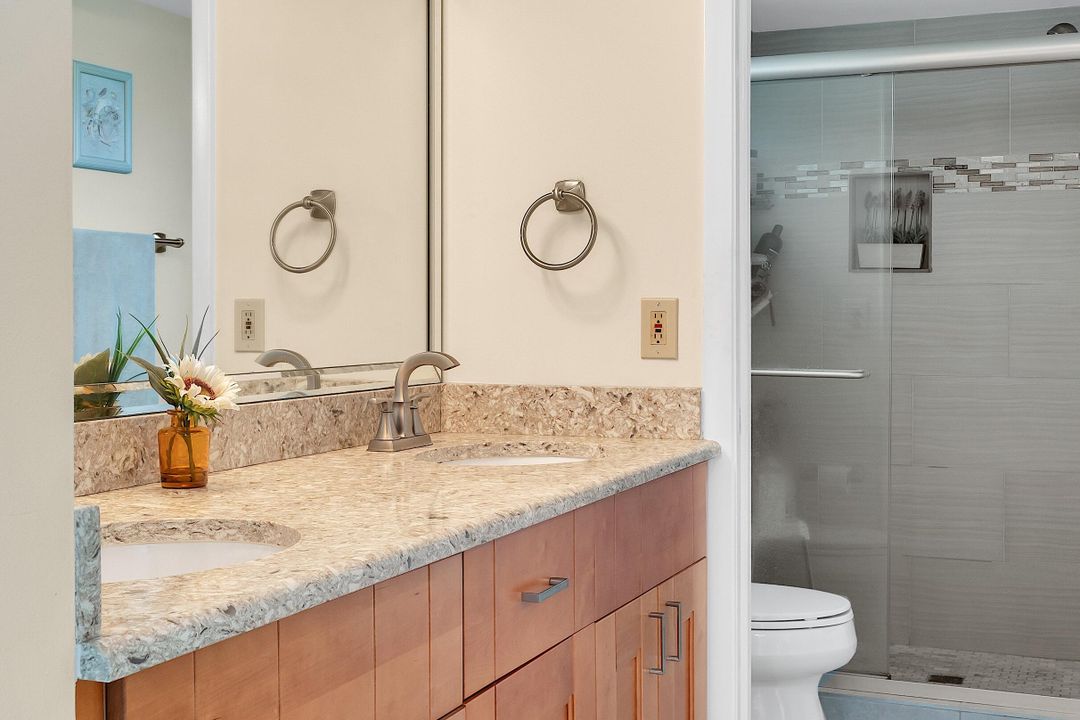 待售: $239,900 (2 贝兹, 2 浴室, 1220 平方英尺)