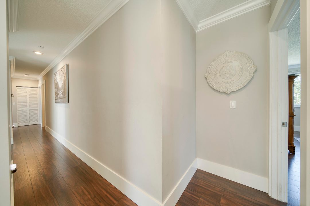 合同活跃: $1,027,000 (5 贝兹, 2 浴室, 2341 平方英尺)