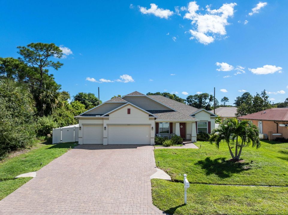 For Sale: $534,900 (4 beds, 3 baths, 2466 Square Feet)