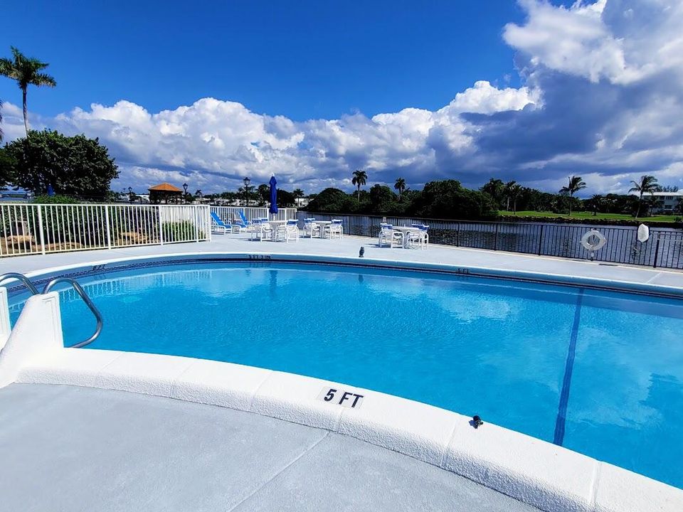 Active With Contract: $185,000 (2 beds, 1 baths, 798 Square Feet)