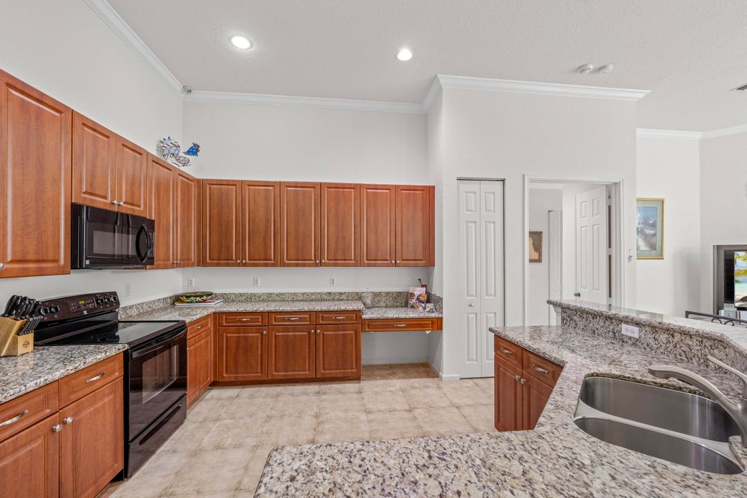 For Sale: $479,000 (3 beds, 3 baths, 2406 Square Feet)