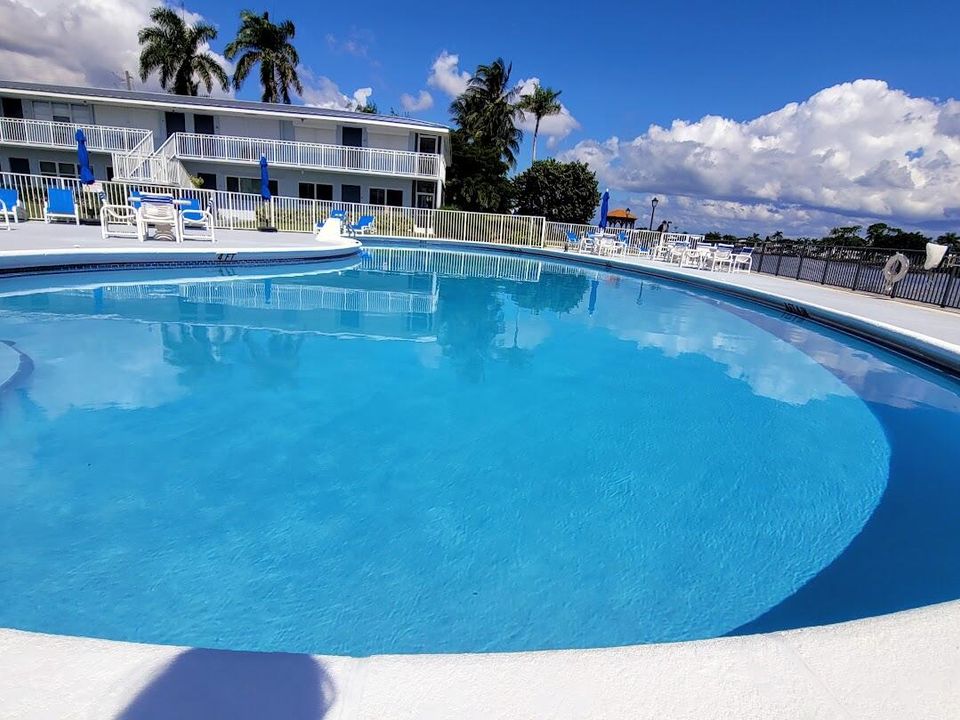 Active With Contract: $185,000 (2 beds, 1 baths, 798 Square Feet)