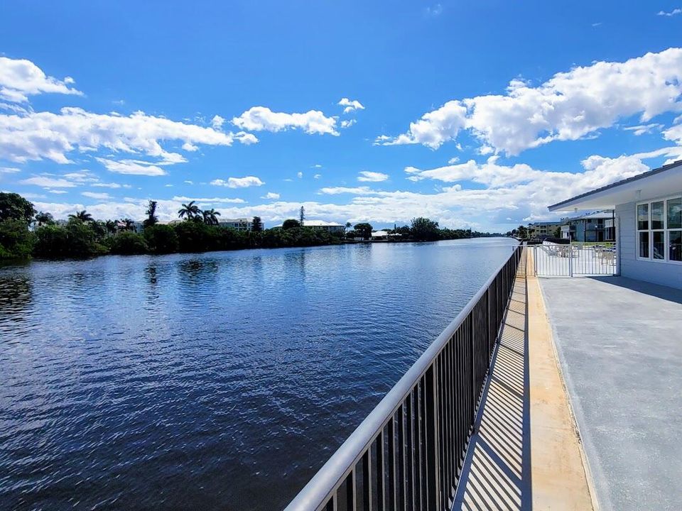 Active With Contract: $185,000 (2 beds, 1 baths, 798 Square Feet)