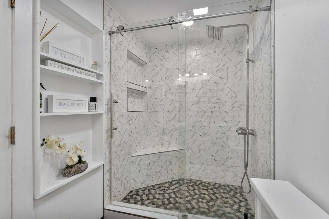 En Venta: $1,449,000 (5 camas, 3 baños, 2897 Pies cuadrados)