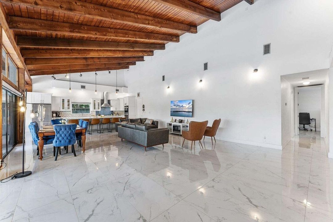 En Venta: $1,449,000 (5 camas, 3 baños, 2897 Pies cuadrados)