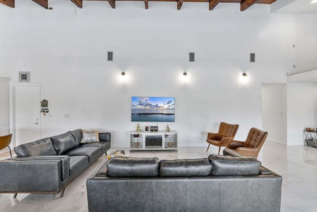 En Venta: $1,449,000 (5 camas, 3 baños, 2897 Pies cuadrados)