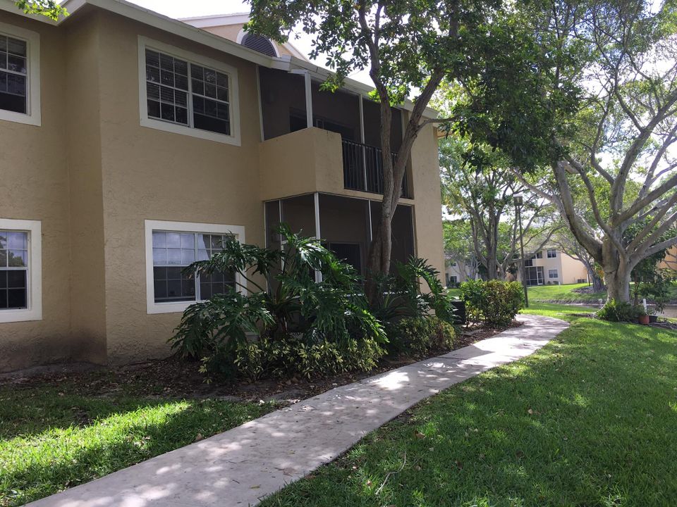 For Rent: $2,200 (3 beds, 2 baths, 1100 Square Feet)