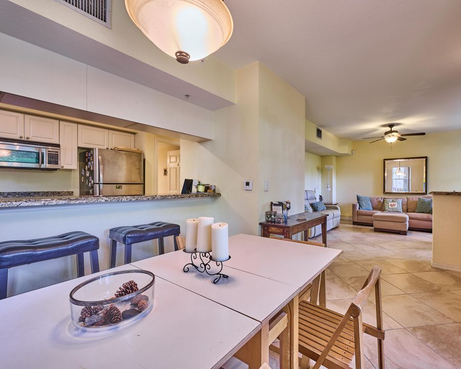 合同活跃: $325,000 (2 贝兹, 2 浴室, 1203 平方英尺)