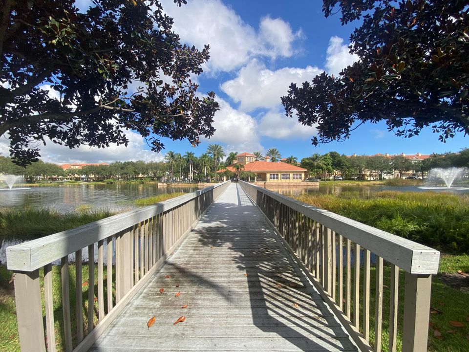 For Sale: $599,000 (3 beds, 3 baths, 2096 Square Feet)