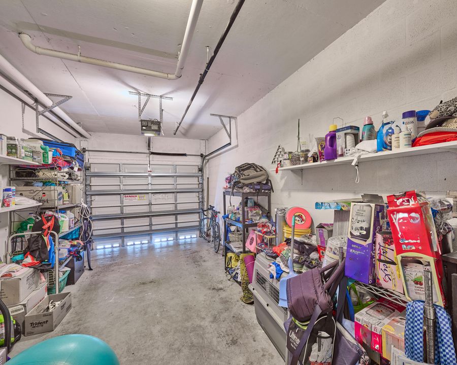 合同活跃: $325,000 (2 贝兹, 2 浴室, 1203 平方英尺)