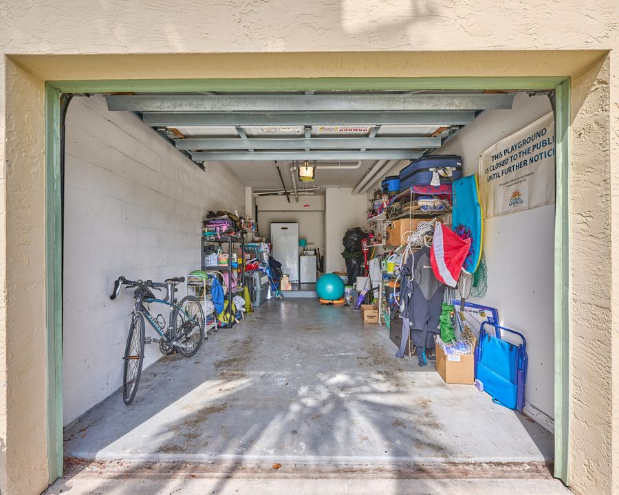 合同活跃: $325,000 (2 贝兹, 2 浴室, 1203 平方英尺)