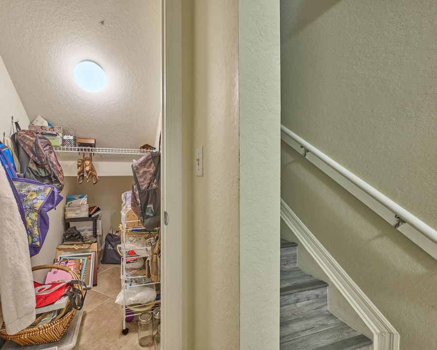 合同活跃: $325,000 (2 贝兹, 2 浴室, 1203 平方英尺)