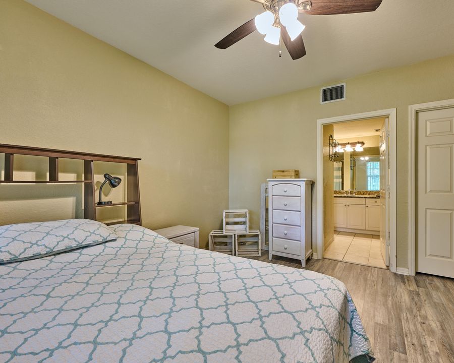 合同活跃: $325,000 (2 贝兹, 2 浴室, 1203 平方英尺)