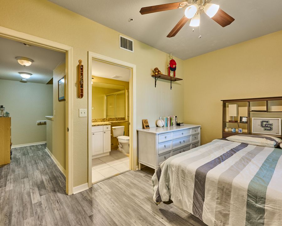 合同活跃: $325,000 (2 贝兹, 2 浴室, 1203 平方英尺)