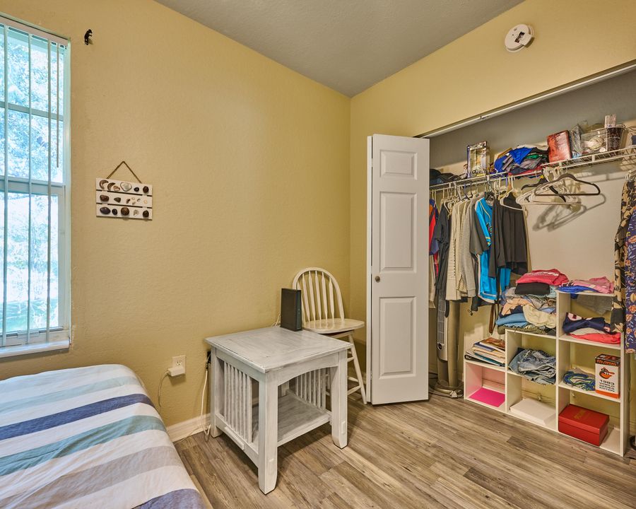 合同活跃: $325,000 (2 贝兹, 2 浴室, 1203 平方英尺)