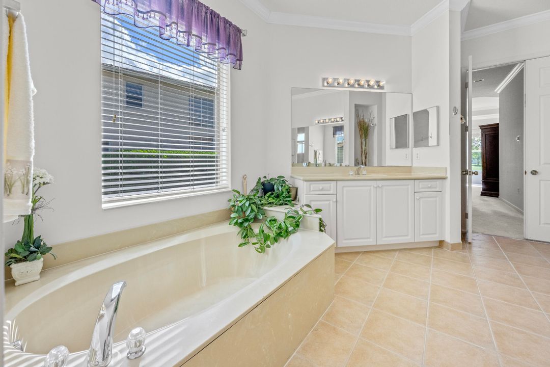 For Sale: $479,000 (3 beds, 3 baths, 2406 Square Feet)