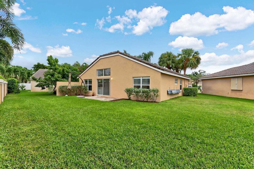 For Sale: $479,900 (3 beds, 2 baths, 1215 Square Feet)