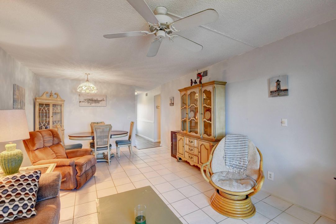 For Sale: $129,000 (2 beds, 2 baths, 960 Square Feet)